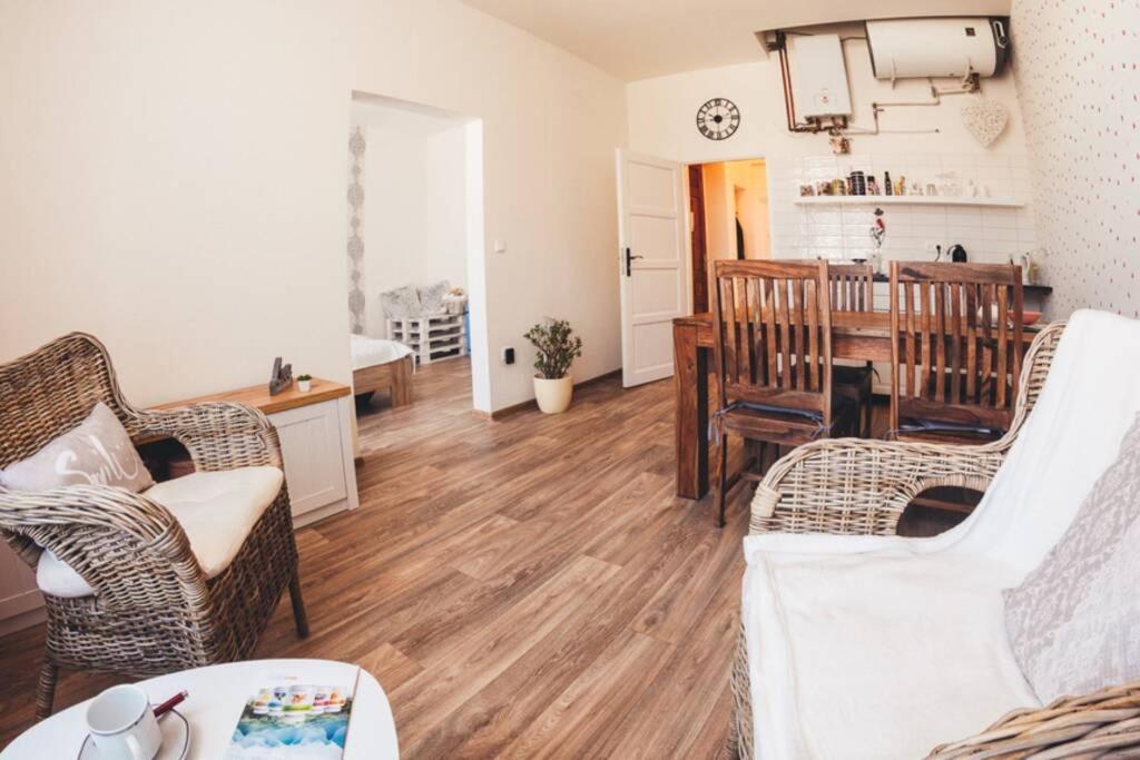 Stylovy Apartman V Centru Nachoda エクステリア 写真
